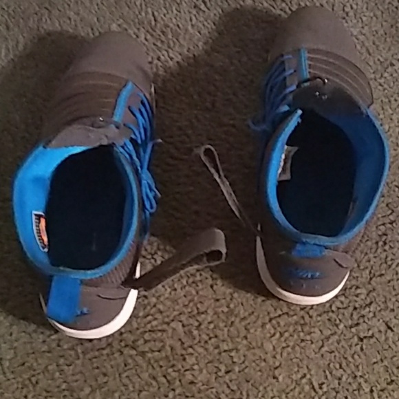 Use sneakers - Picture 3 of 3